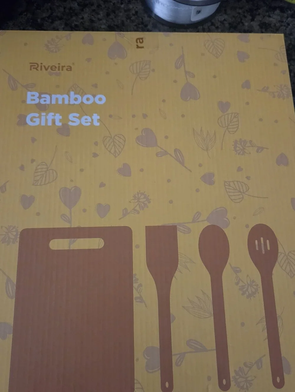 Riveira Bamboo Gift Set - Cutting Board & Spoons